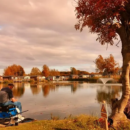 Autumn Lakefront Retreat - Free Fishing Nyaraló Amotherby